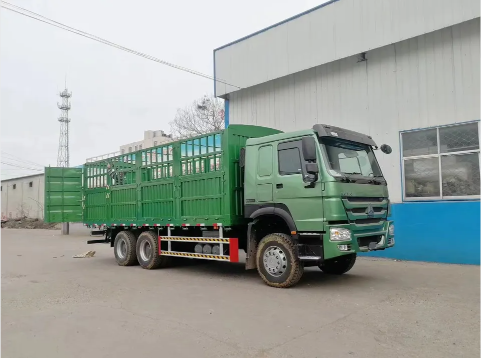 Used  Sinotruk HOWO Fence Cargo Truck 6x4/8x4 10 wheels Fence Truck for Sale